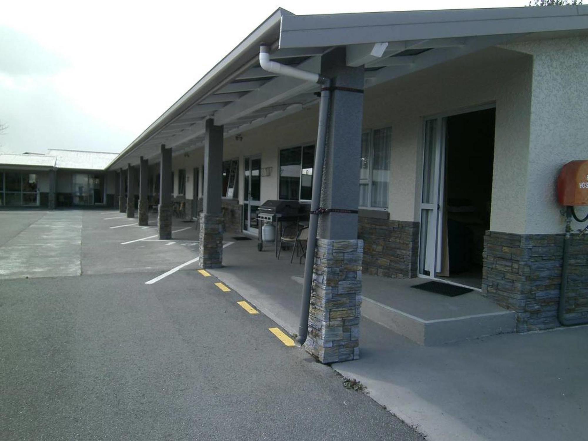 Anchorage Motel Apartments Te Anau Exterior photo